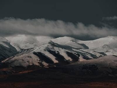 Zoom in image effect on hover