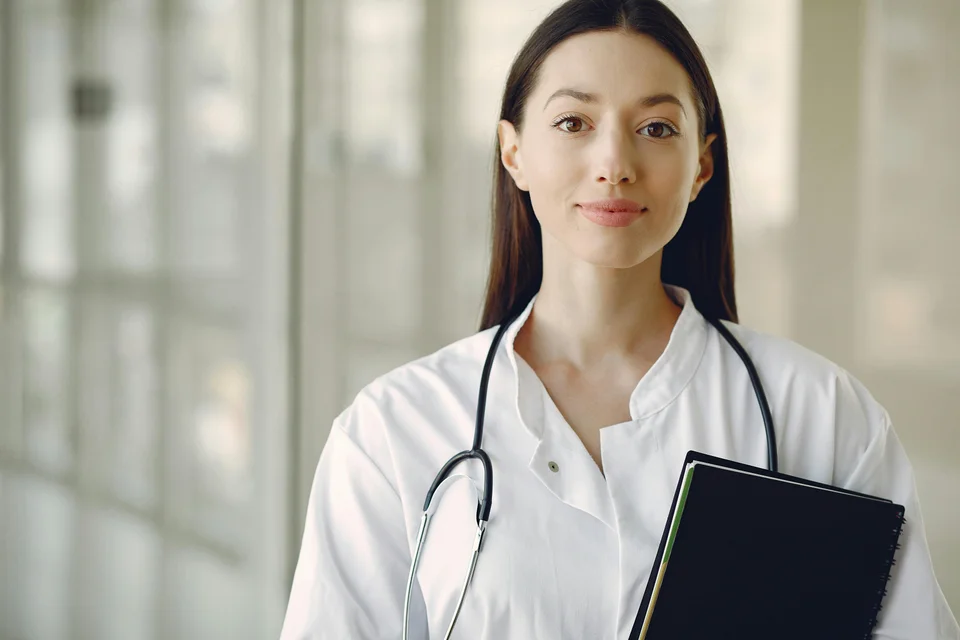 Portrait of Dr. Sofia Bellini, cosmetic dentist at CanvasVital
