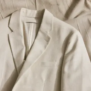 Collar detail