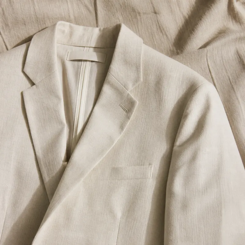 Collar detail