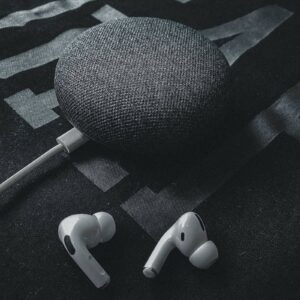 Canvas speaker connected to multiple devices
