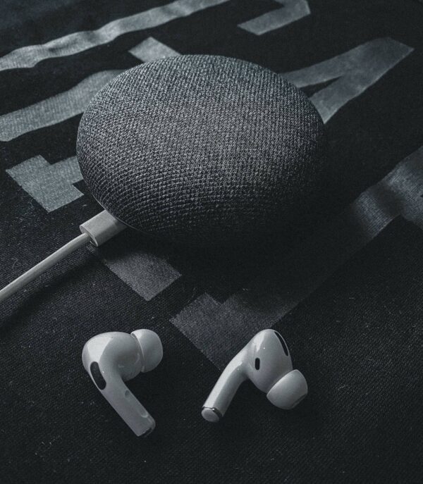 Canvas speaker connected to multiple devices